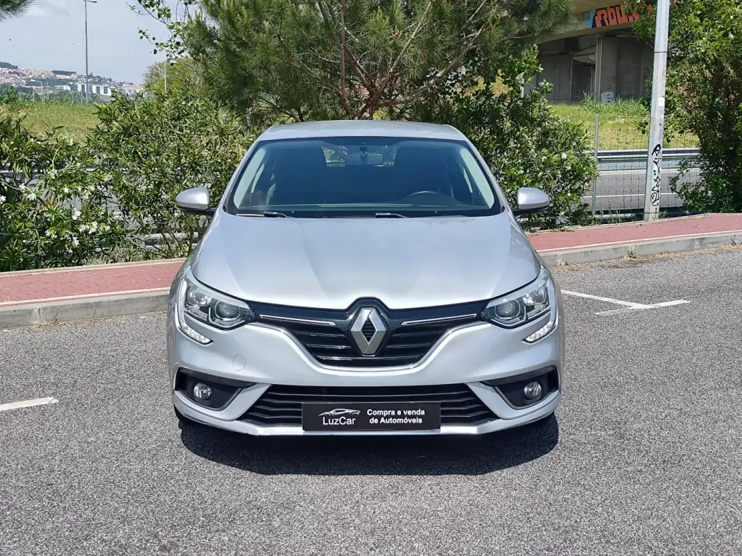Renault Mégane 2016 - 8780 EUR, 252000 km - AUTO.MOTO.pt - 252000km - foto 3 de 36