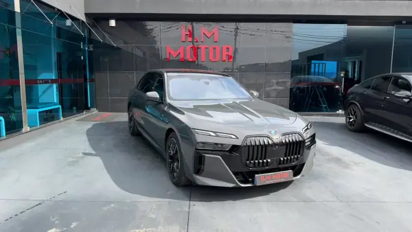 BMW i7 xDrive60 Pack Desportivo M Pro 2023 Elétrico