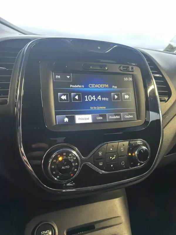 Renault Captur 2014 - 12250 EUR, 184000 km - AUTO.MOTO.pt - 184000km - foto 12 de 14
