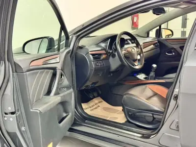 Toyota Avensis Touring Sports 2015 - 13750 EUR, 144000 km - AUTO.MOTO.pt - 144000km - foto 19 de 58