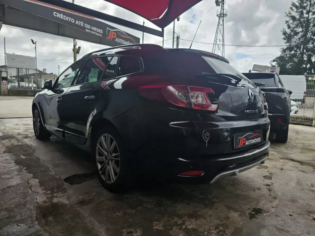 Renault Mégane Sport Tourer 2013 - 4250 EUR, 314000 km - AUTO.MOTO.pt - 314000km - foto 12 de 13