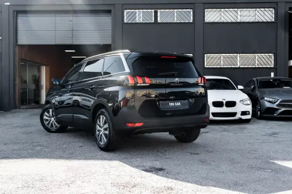 Peugeot 5008 1.2 PureTech Allure Pack EAT8 2020 Gasolina — 160 900 km Peugeot 5008 1.2 PureTech Allure Pack EAT8 2020 Gasolina