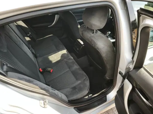 BMW 120 2014 - 17900 EUR, 180000 km - AUTO.MOTO.pt - 180000km - foto 27 de 34