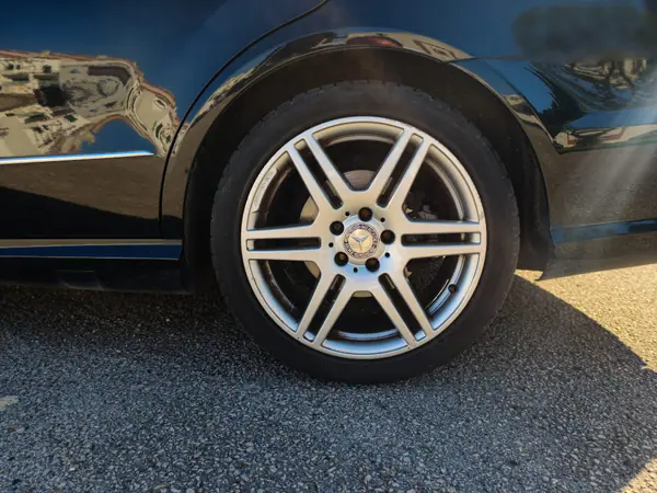 Mercedes-Benz E 250 2010 - 13750 EUR, 275000 km - AUTO.MOTO.pt - 275000km - foto 16 de 17