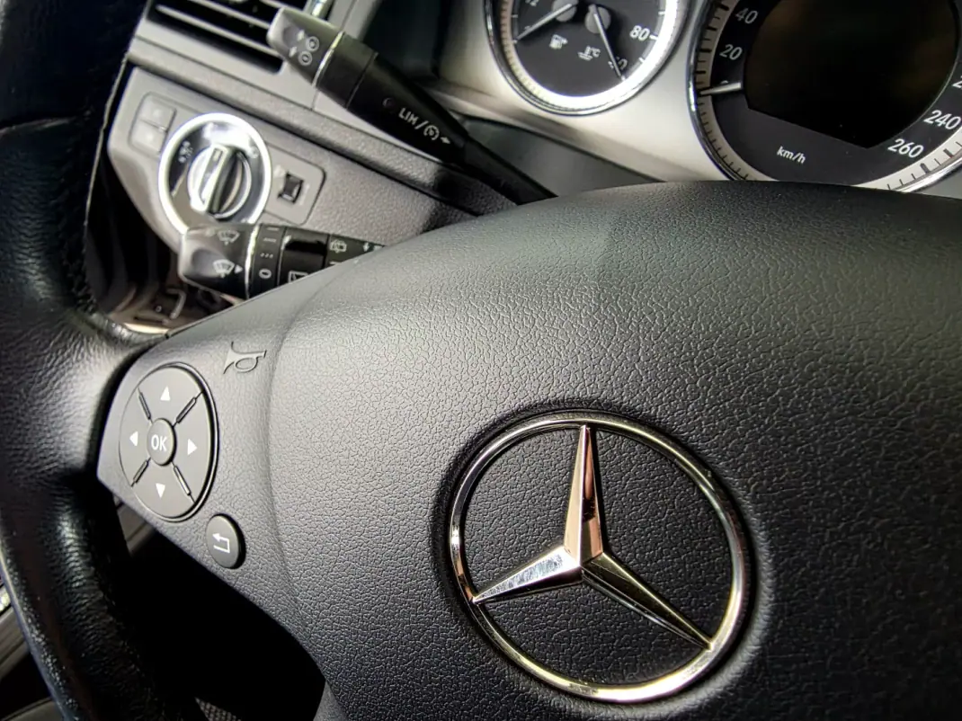 Mercedes-Benz C 220 2011 - 12900 EUR, 222771 km - AUTO.MOTO.pt - 222771km - foto 13 de 31