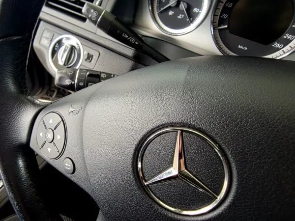Mercedes-Benz C 220 2011 - 12900 EUR, 222771 km - AUTO.MOTO.pt - 222771km - foto 13 de 31