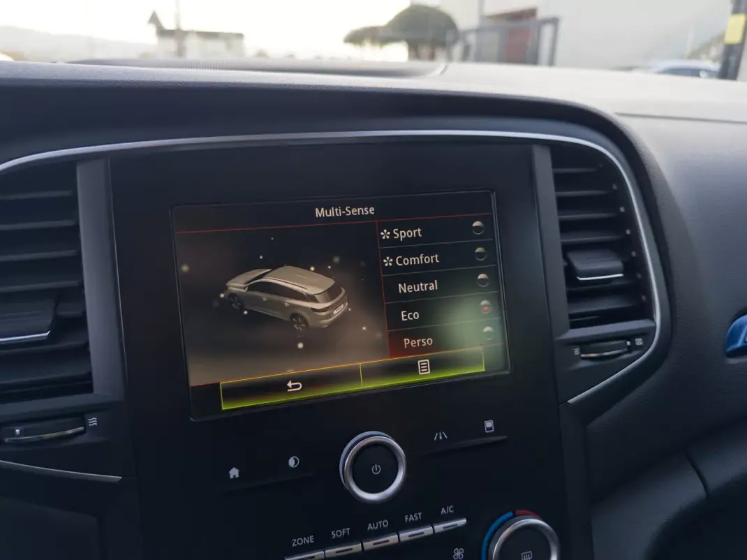 Renault Mégane Sport Tourer 2016 - 13990 EUR, 163000 km - AUTO.MOTO.pt - 163000km - foto 34 de 47