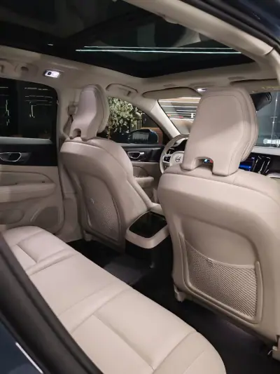 Volvo V60 2021 - 29750 EUR, 109907 km - AUTO.MOTO.pt - 109907km - foto 12 de 17