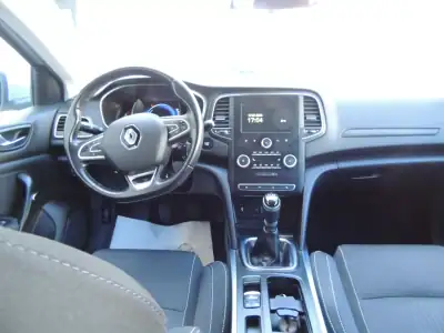 Renault Mégane Break 2018 - 15500 EUR, 156500 km - AUTO.MOTO.pt - 156500km - foto 6 de 15