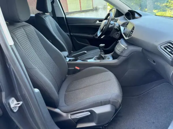 Peugeot 308 SW 2019 - 13000 EUR, 76390 km - AUTO.MOTO.pt - 76390km - foto 22 de 22