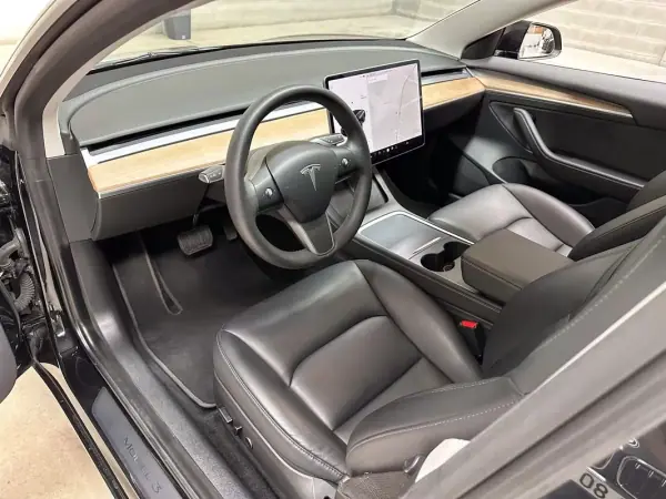 Tesla Model 3 2022 - 27950 EUR, 58153 km - AUTO.MOTO.pt - 58153km - foto 9 de 50