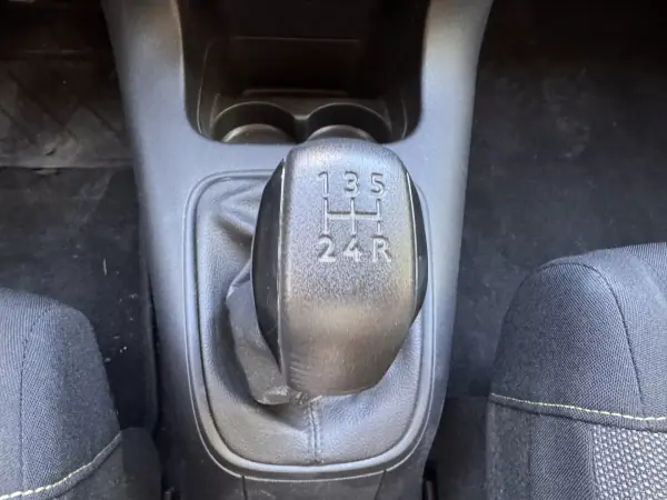Citroën C3 2017 - 9500 EUR, 95000 km - AUTO.MOTO.pt - 95000km - foto 19 de 23