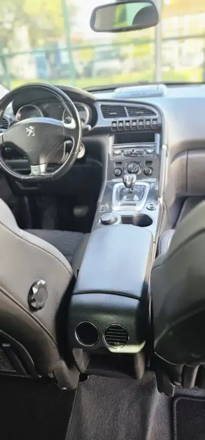 Peugeot 3008 2014 - 14900 EUR, 208000 km - AUTO.MOTO.pt - 208000km - foto 19 de 22