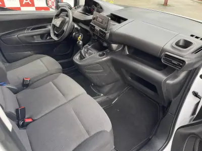 Peugeot Partner 1.5 BlueHDi Pro Standard 2021 - 14490 EUR, 121725 km - AUTO.MOTO.pt - 121725km - foto 10 de 17