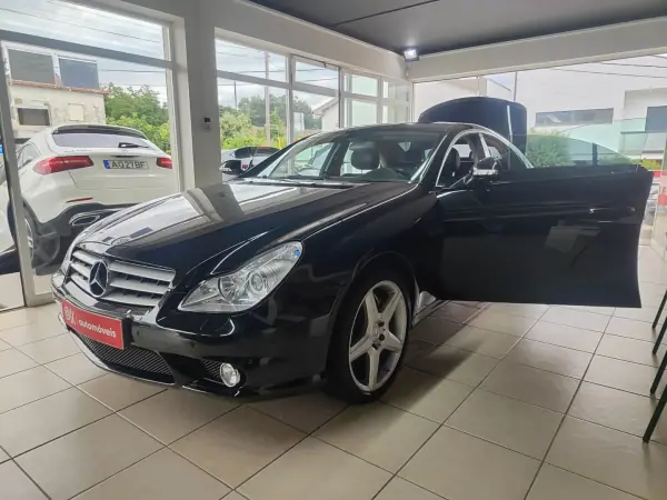 Mercedes-Benz CLS 55 AMG 2005 - 37500 EUR, 135000 km - AUTO.MOTO.pt - 135000km - foto 22 de 42