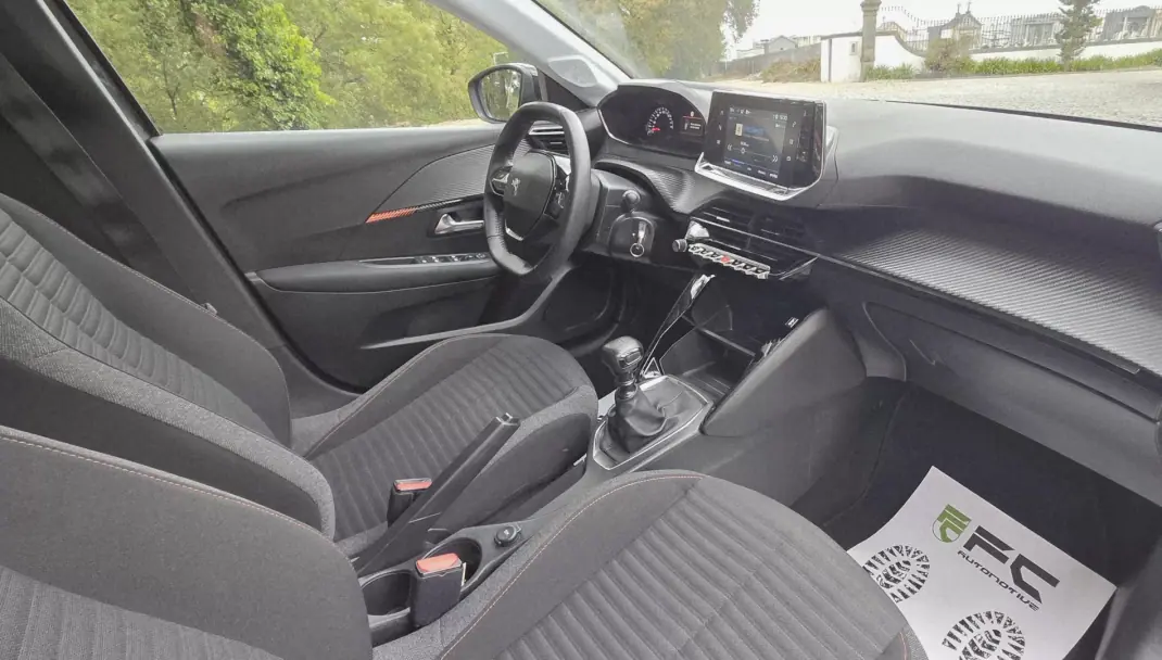 Peugeot 208 2023 - 13950 EUR, 78000 km - AUTO.MOTO.pt - 78000km - foto 12 de 16