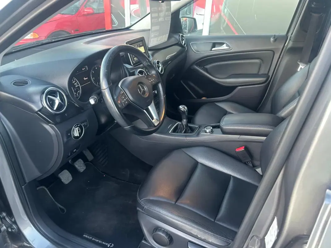Mercedes-Benz B 180 2013 - 9947 EUR, 239000 km - AUTO.MOTO.pt - 239000km - foto 8 de 23
