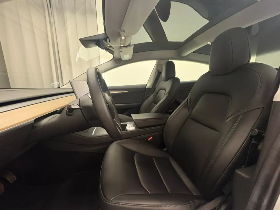 Tesla Model 3 2021 - 26500 EUR, 77000 km - AUTO.MOTO.pt - 77000km - foto 17 de 18