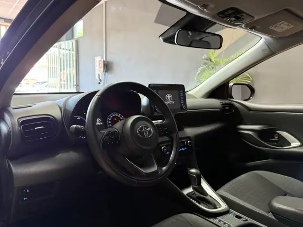 Toyota Yaris 2022 - 15750 EUR, 161470 km - AUTO.MOTO.pt - 161470km - foto 6 de 12