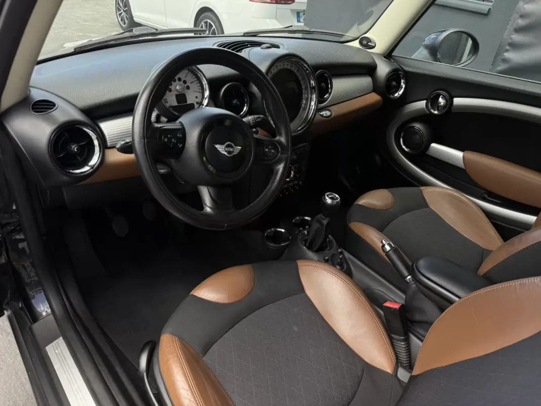MINI Cooper 2012 - 9750 EUR, 212000 km - AUTO.MOTO.pt - 212000km - foto 9 de 17