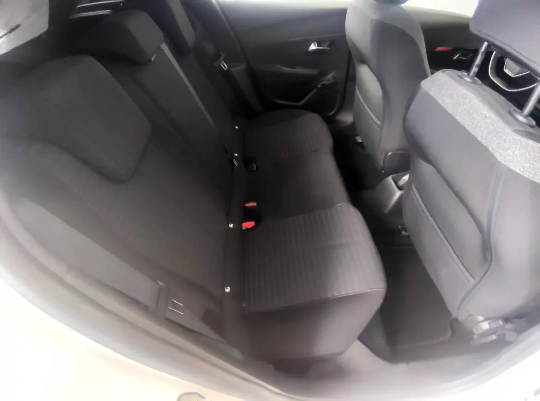 Peugeot 208 2020 - 11900 EUR, 247697 km - AUTO.MOTO.pt - 247697km - foto 13 de 23