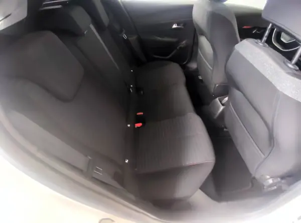 Peugeot 208 2020 - 11900 EUR, 247697 km - AUTO.MOTO.pt - 247697km - foto 13 de 23