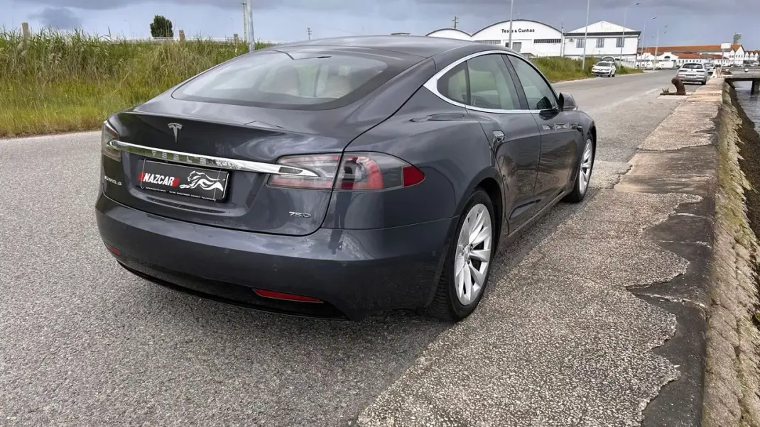Tesla Model S 2017 - 21500 EUR, 155000 km - AUTO.MOTO.pt - 155000km - foto 4 de 17