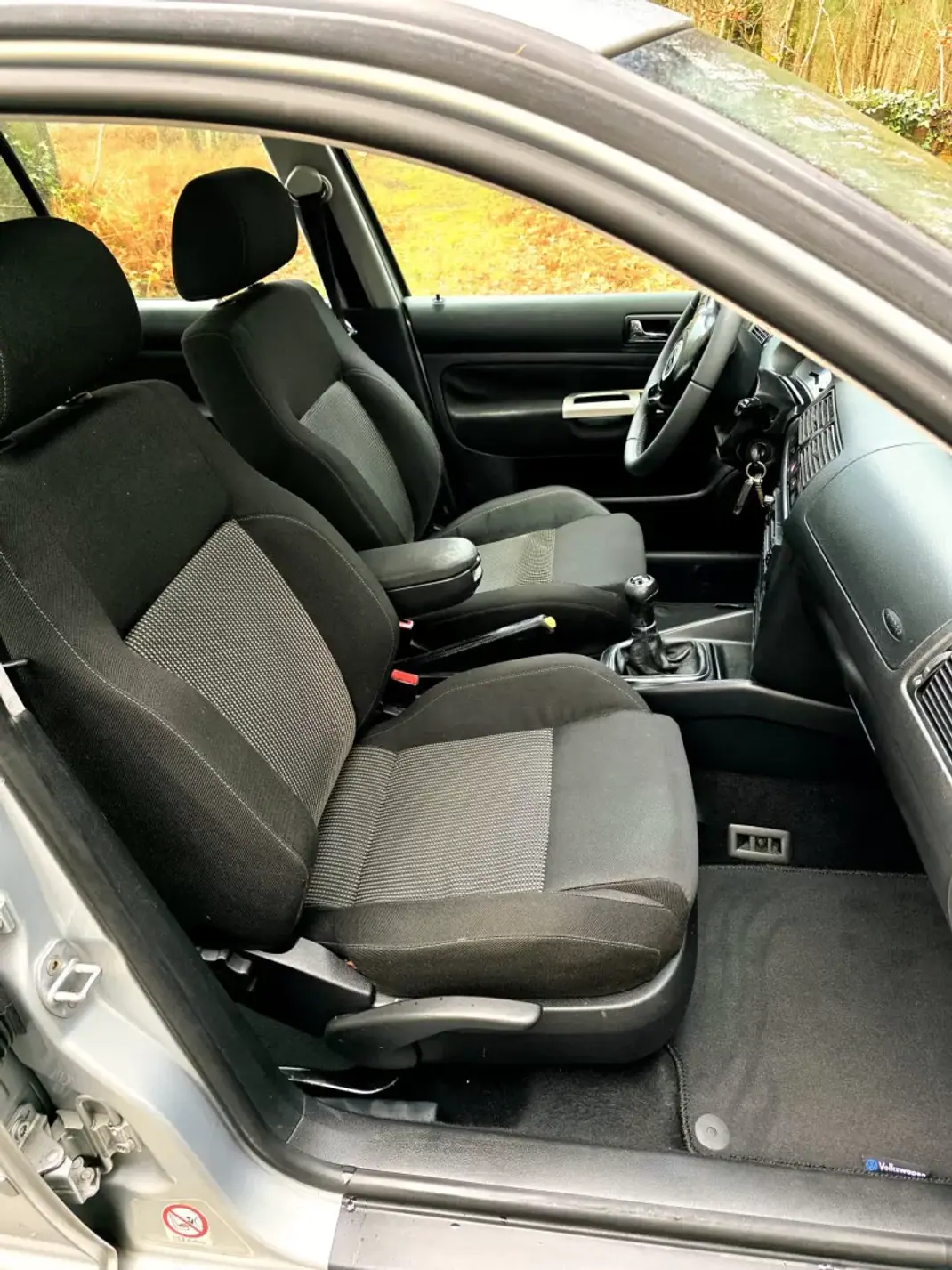 Volkswagen Golf 2001 - 4990 EUR, 358400 km - AUTO.MOTO.pt - 358400km - foto 21 de 23