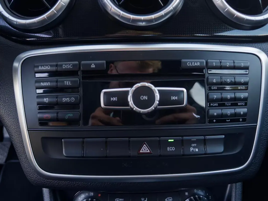 Mercedes-Benz CLA 180 2014 - 16990 EUR, 145000 km - AUTO.MOTO.pt - 145000km - foto 25 de 32