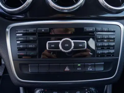 Mercedes-Benz CLA 180 2014 - 16990 EUR, 145000 km - AUTO.MOTO.pt - 145000km - foto 25 de 32