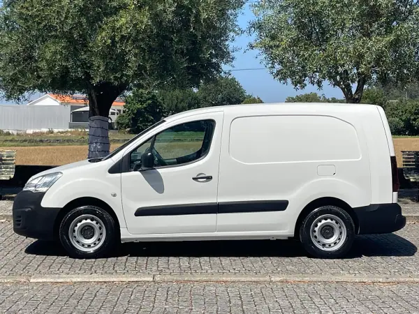 Citroën Berlingo 1.6 HDi Longa 2019 - 11750 EUR, 106000 km - AUTO.MOTO.pt - 106000km - foto 10 de 30