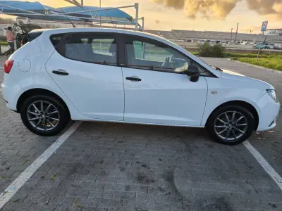 SEAT Ibiza 2015 - 7990 EUR, 159000 km - AUTO.MOTO.pt - 159000km - foto 6 de 13