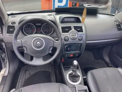Renault Mégane Cabrio 2008 - 6950 EUR, 255883 km - AUTO.MOTO.pt - 255883km - foto 10 de 12