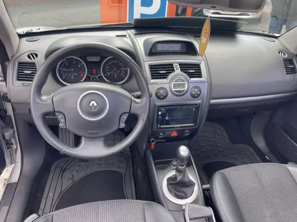 Renault Mégane Cabrio 2008 - 6950 EUR, 255883 km - AUTO.MOTO.pt - 255883km - foto 10 de 12
