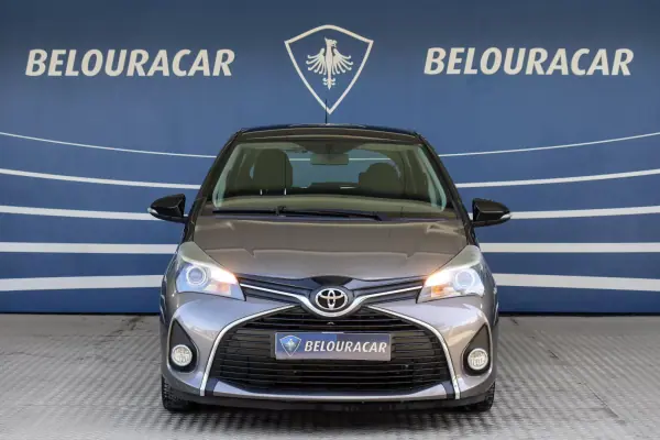 Toyota Yaris 2016 - 10900 EUR, 102281 km - AUTO.MOTO.pt - 102281km - foto 2 de 18