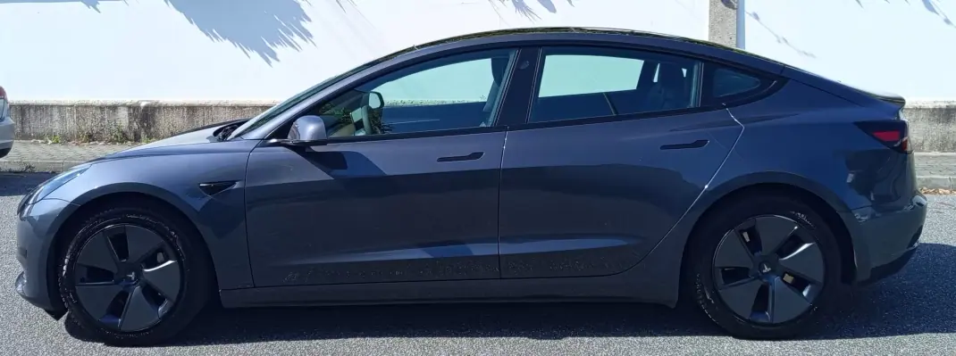 Tesla Model 3 2022 - 26990 EUR, 99900 km - AUTO.MOTO.pt - 99900km - foto 6 de 16