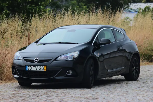 Opel Astra GTC 2017 - 18900 EUR, 62000 km - AUTO.MOTO.pt - 62000km - foto 2 de 15