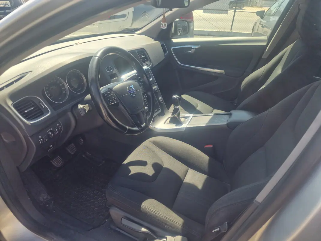 Volvo V60 2012 - 8950 EUR, 189000 km - 189000km - foto 6 de 13