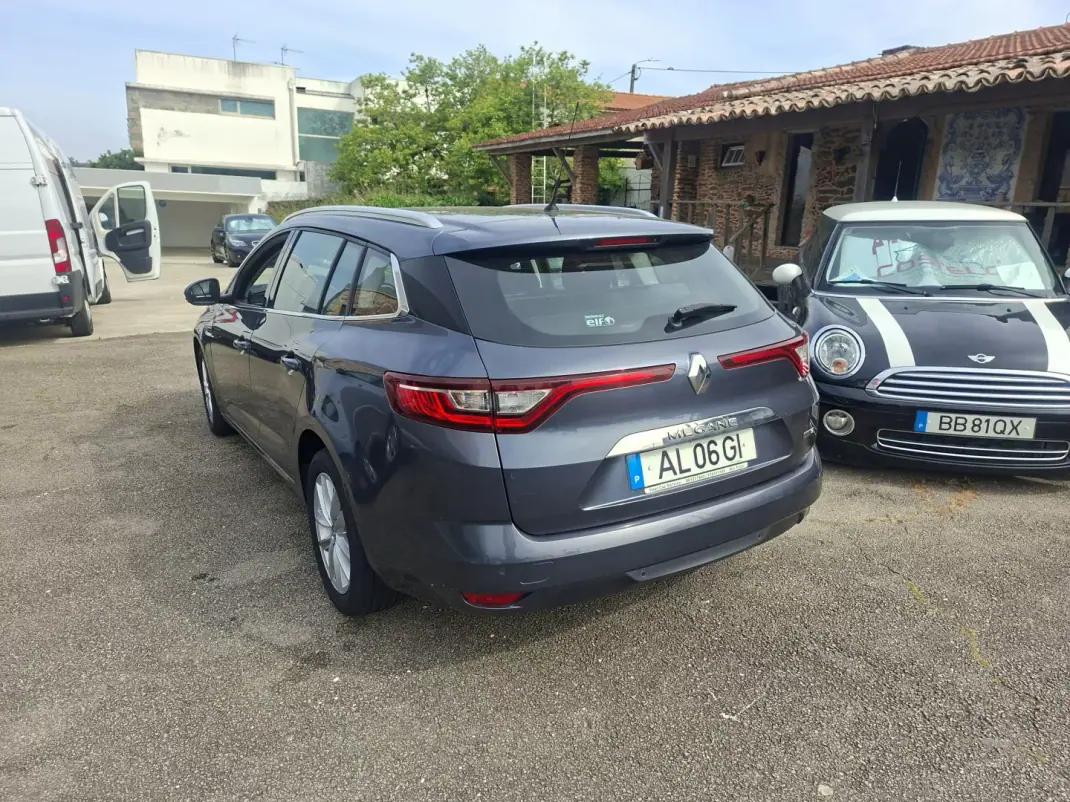 Renault Mégane Sport Tourer 2017 - 11530 EUR, 167840 km - AUTO.MOTO.pt - 167840km - foto 30 de 31