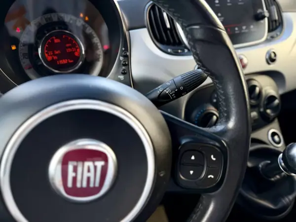 Fiat 500 2021 - 10950 EUR, 130000 km - AUTO.MOTO.pt - 130000km - foto 21 de 30