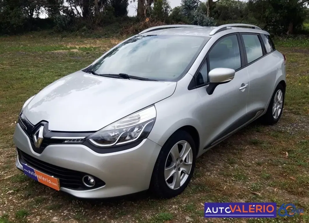 Renault Clio Sport Tourer 2017 - 10950 EUR, 89416 km - AUTO.MOTO.pt - 89416km - foto 1 de 17