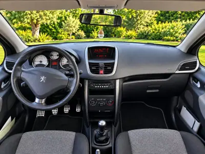 Peugeot 207 2010 — photo 4 of 7
