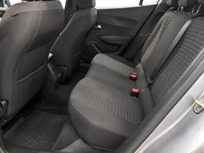 Peugeot e-2008 2023 — foto 6 de 8