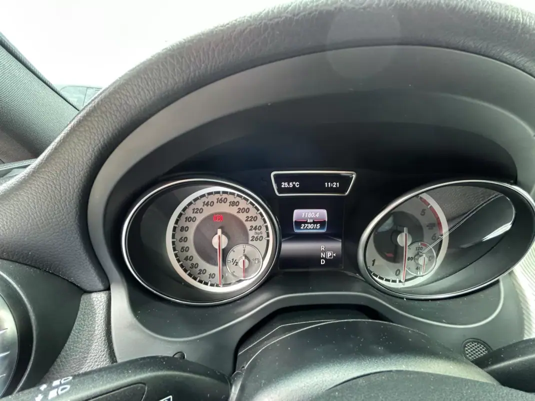 Mercedes-Benz CLA 200 2015 - 15500 EUR, 273015 km - 273015km - foto 12 de 22