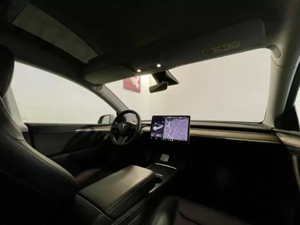 Tesla Model Y 2023 - 39500 EUR, 48000 km - 48000km - foto 3 de 43