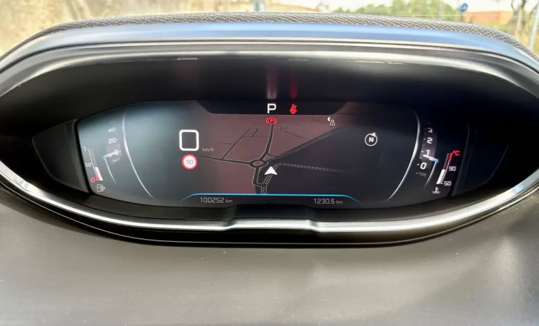 Peugeot 5008 2021 - 31000 EUR, 100252 km - AUTO.MOTO.pt - 100252km - foto 11 de 34
