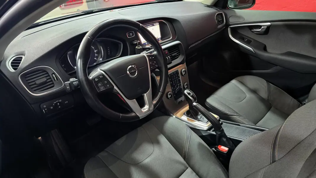 Volvo V40 Cross Country 2017 - 13990 EUR, 169554 km - 169554km - foto 18 de 61