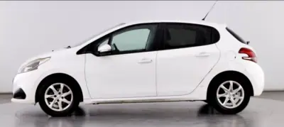 Peugeot 208 2015 - 7490 EUR, 113000 km - AUTO.MOTO.pt - 113000km - foto 8 de 21