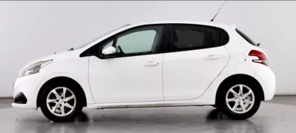 Peugeot 208 2015 - 7490 EUR, 113000 km - AUTO.MOTO.pt - 113000km - foto 8 de 21