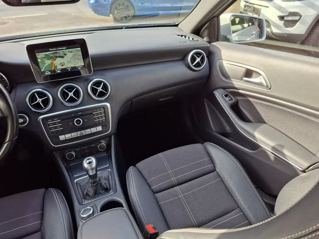 Mercedes-Benz A 180 2017 - 16900 EUR, 125000 km - AUTO.MOTO.pt - 125000km - foto 25 de 31